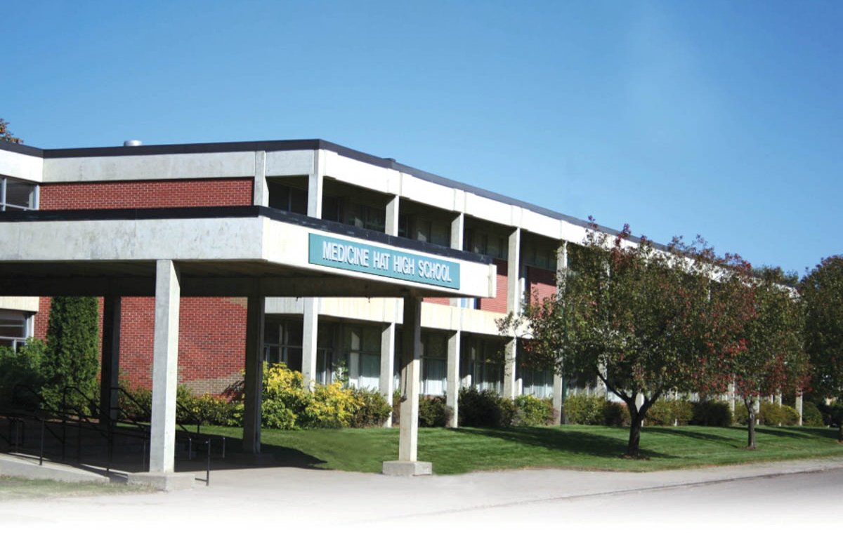 تحصیل در مدرسه Medicine Hat کانادا گروه پیوند